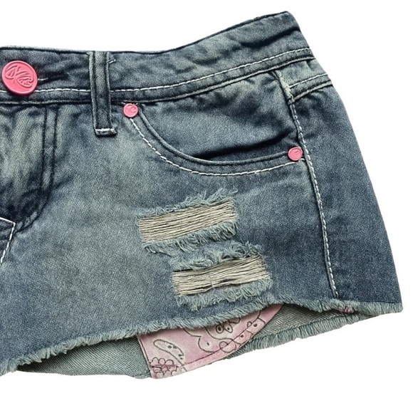 JUNIOR’S size 5 “NO” denim cutoff shorts with pink paisley accent pockets - Picture 3 of 3